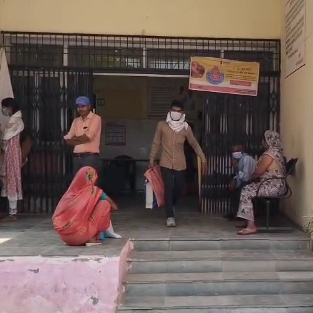 शादी से दो दिन पहले दुल्हन की मौत:छज्जा गिरने से नीचे दबी, 3 गंभीर घायल; घर में छाया मातम
