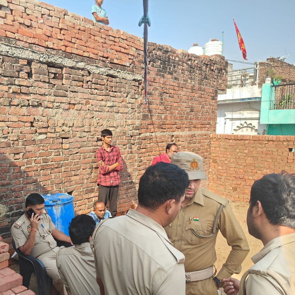 जालौन में युवक ने फांसी लगाकर की आत्महत्या:पत्नी और बच्चों के छोड़कर जाने से था परेशान, पुलिस जांच में जुटी