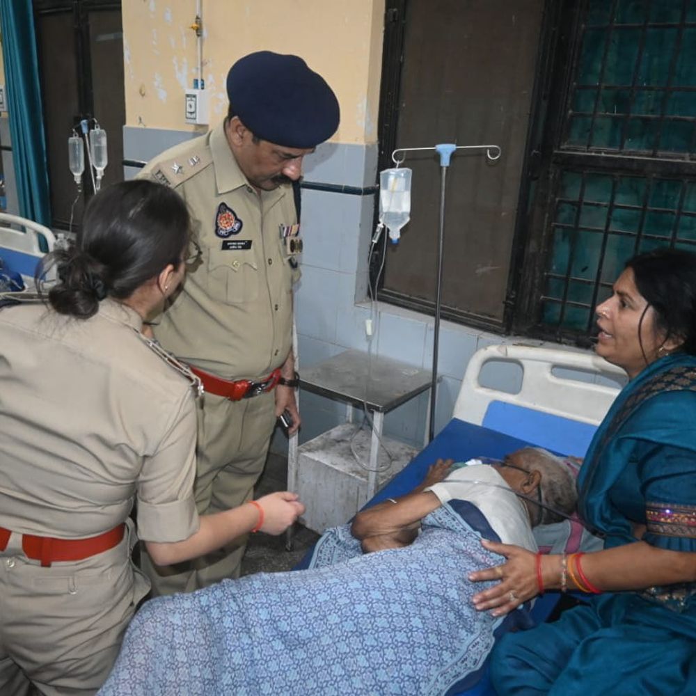 कानपुर देहात में बस-डम्पर की टक्कर, 22 यात्री घायल:चालक को झपकी आने से हुआ हादसा, जिला अस्पताल में भर्ती