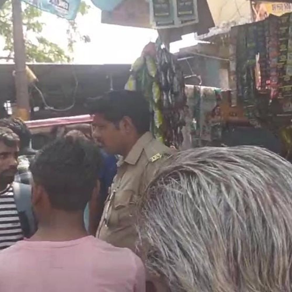 अमेठी में बहन की शादी का सामान ई-रिक्शा में भूला:दूसरे रिक्शे में रखा बैग, जब वापस मिला तो साढ़े 5 लाख के जेवर-कैश गायब