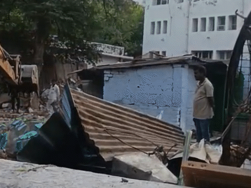 KGMU में अवैध निर्माण की पहचान शुरू:6 महीने में अतिक्रमण ध्वस्त किए जाएंगे, पॉलिटिकल एप्रोच से मिले फायदे की जांच होगी