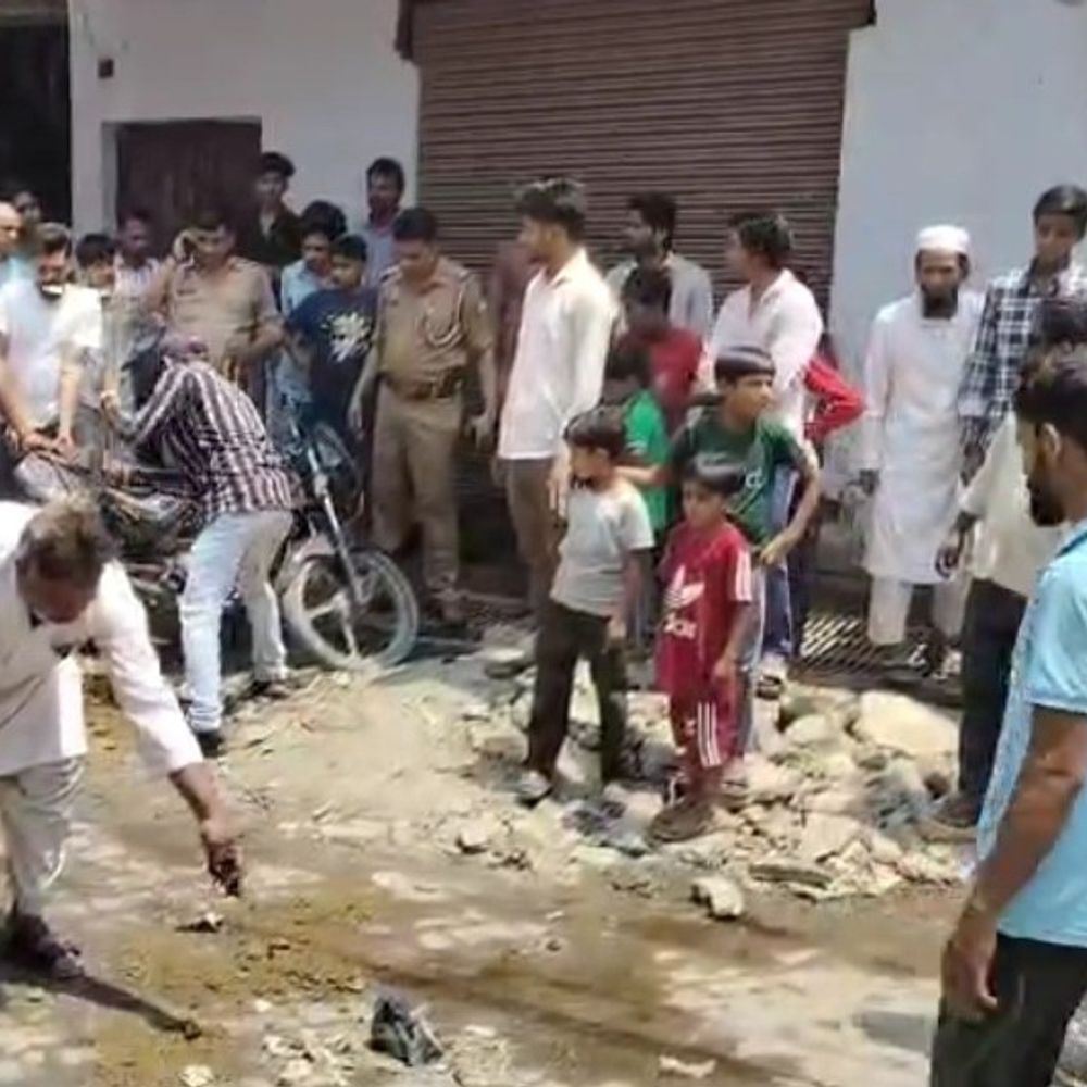 मेरठ में तेज रफ्तार ट्रक ने स्कूटी को मारी टक्कर:40 वर्षीय सैफुद्दीन की मौके पर मौत, चालक फरार