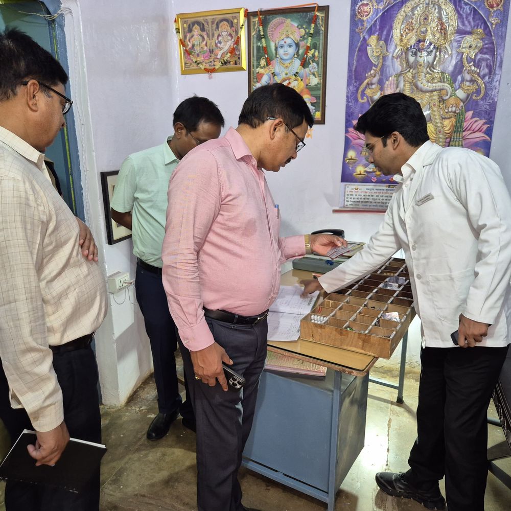जिला कारागार में डीएम-एसपी का औचक निरीक्षण:जालौन में बंदियों की सुविधाओं और सुरक्षा व्यवस्था का जायजा