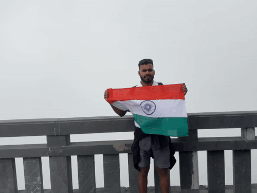 गोरखपुर के माउंटेनियर नीतीश सिंह ने फतह किया ‘माउंट फांसिपन’:7 घंटे में वियतनाम की सबसे ऊंची चोटी पर फहराया भारत का झंडा, CM योगी ने दी बधाई
