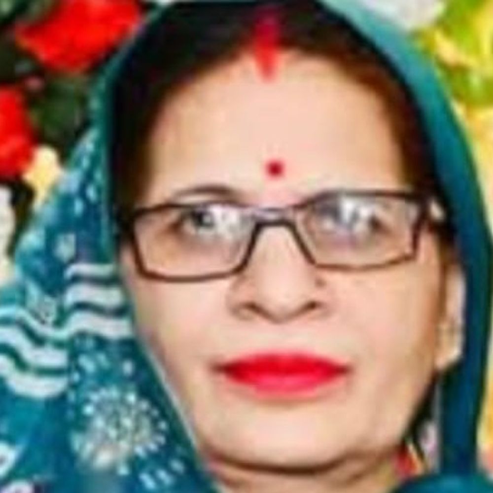 सड़क पर पड़ी बालू बनी मौत का कारण:बाइक फिसलने से महिला की मौत, पति गंभीर घायल