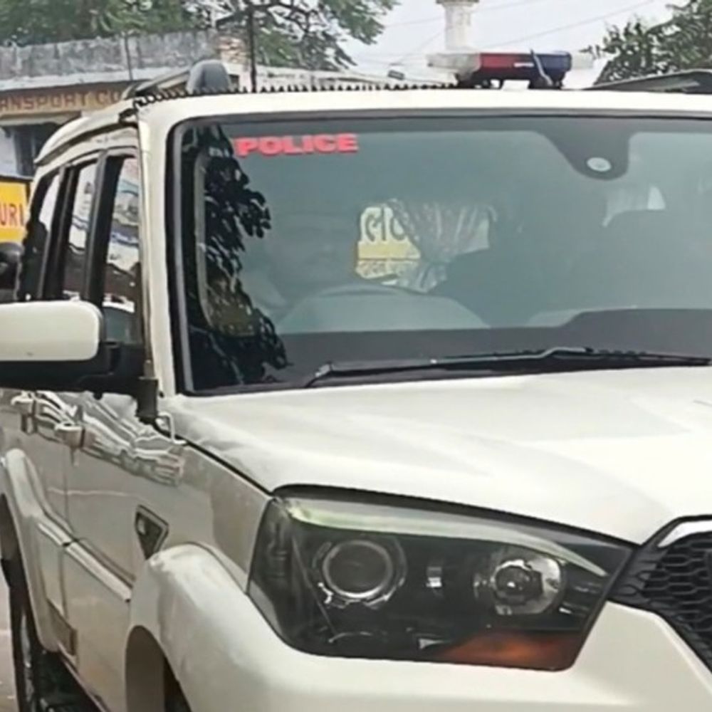 युवक बहला-फुसलाकर युवती को लेकर फरार:सगाई के लिए रखे डेढ़ लाख रुपये और जेवरात भी साथ ले गई