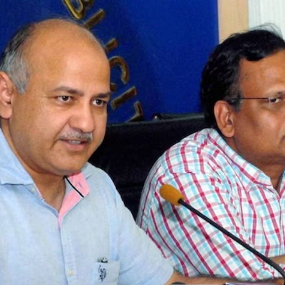 क्लासरूम-घोटाले में सिसोदिया और सत्येंद्र जैन के खिलाफ मामला दर्ज:12,748 क्लास/बिल्डिंग के निर्माण में 2,000 करोड़ रुपए का घोटाला करने का आरोप