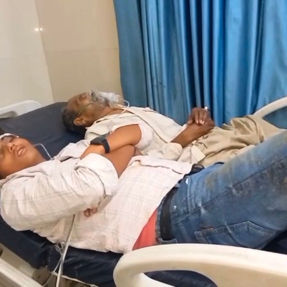 तेरहवीं से लौट रहे ट्रैक्टर-ट्रॉली को कार ने मारी टक्कर:फिरोजाबाद में 11 लोग जिला अस्पताल में भर्ती, 4 को दूसरी जगह भेजा