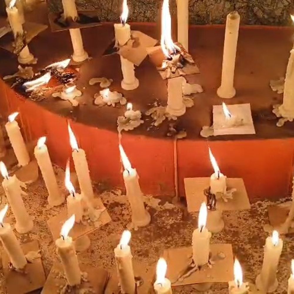 सीतापुर में सामाजिक संगठनों ने निकाला कैंडल मार्च:पहलगाम के शहीदों को श्रद्धांजलि, आतंकवाद के खिलाफ कार्रवाई की मांग