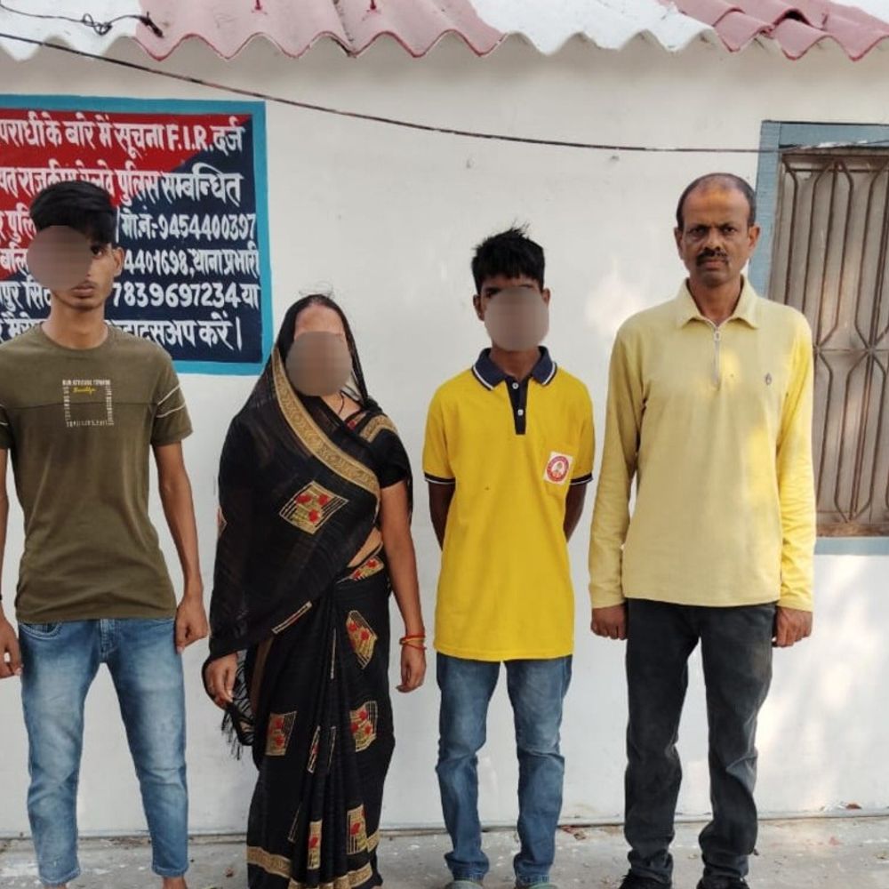 गाजीपुर रेलवे स्टेशन पर मिला रोता हुआ नाबालिग:घर से नाराज होकर भागा 13 साल का बच्चा, पुलिस ने परिजनों से मिलाया