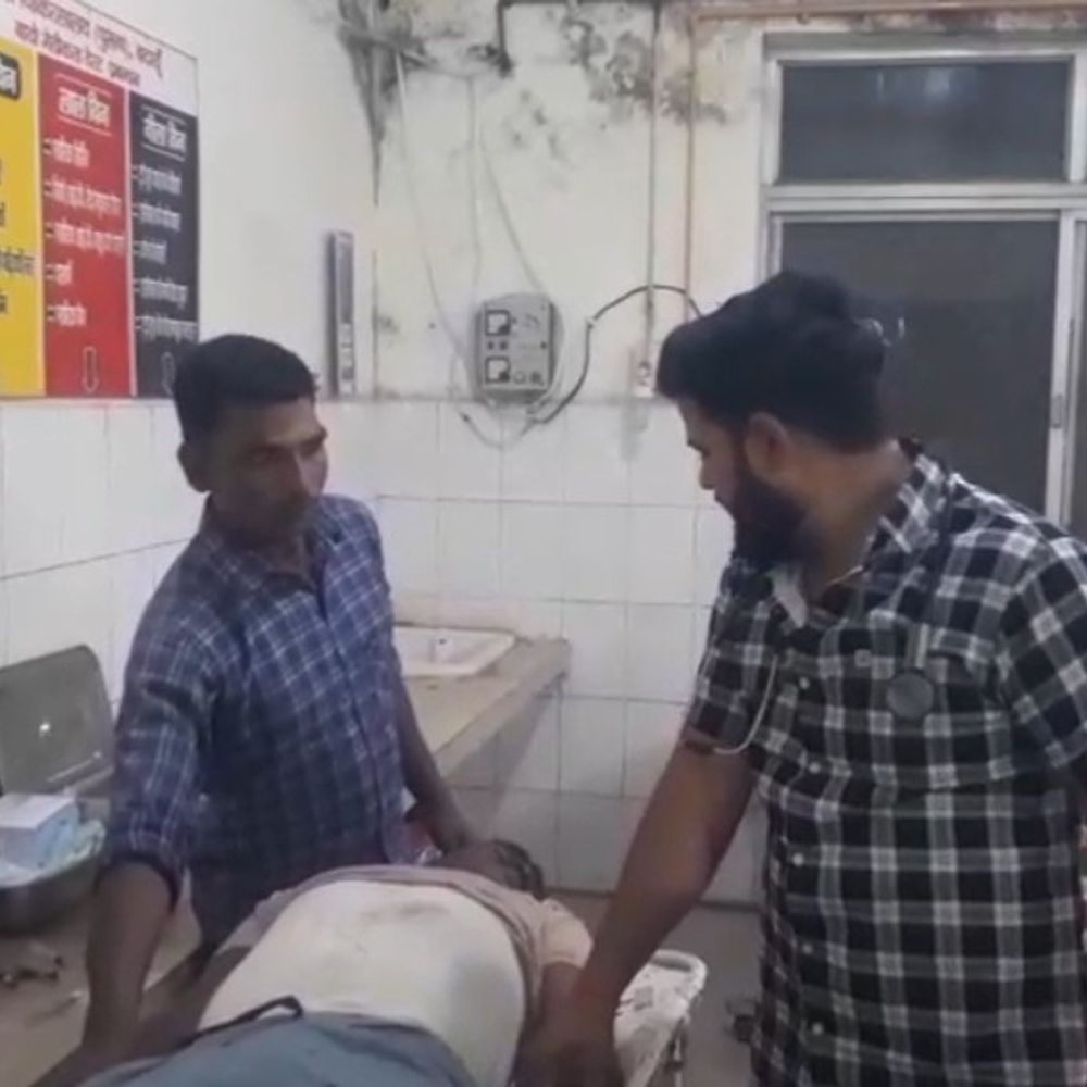 बदायूं में हाईवे पर दो बाइकों की टक्कर:एक की मौत, दो घायल; अस्पताल में चल रहा इलाज
