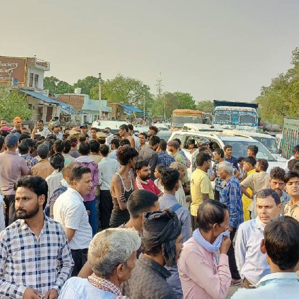 घाटमपुर में अंबेडकर प्रतिमा का अपमान:नशे में धुत युवक ने की अभद्रता, दो घंटे हाइवे जाम, विधायक सरोज कुरील के समझाने पर माने