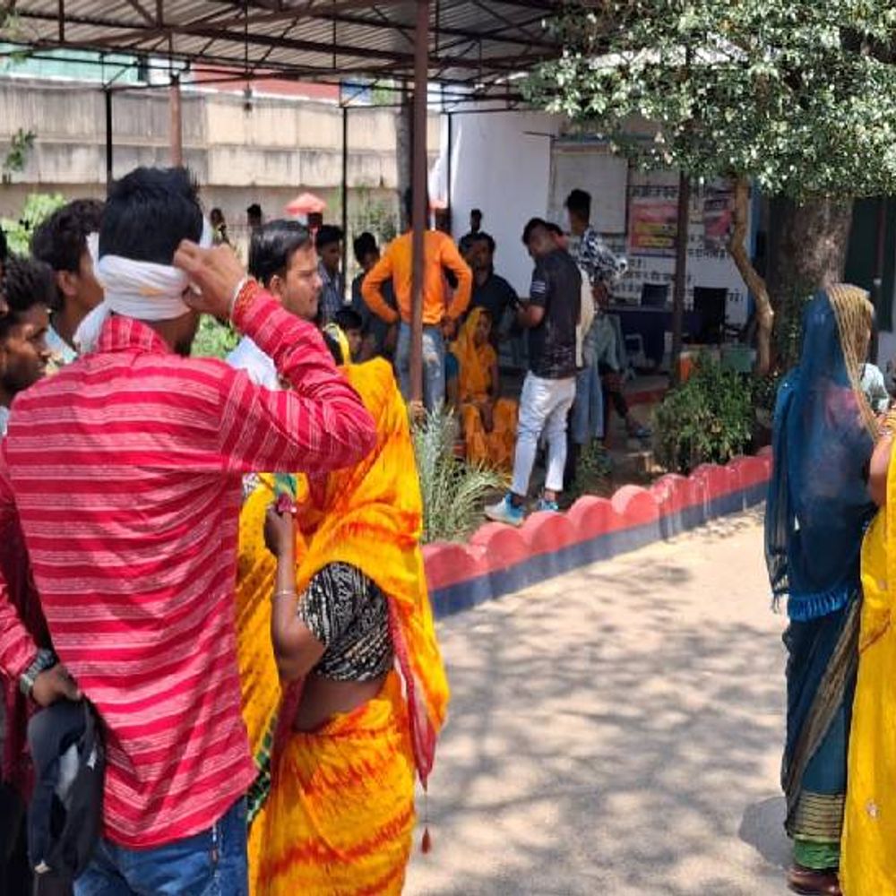 मंडप से दूल्हा को अगवा कर ले गई गर्लफ्रेंड:झांसी में सीधे थाने पहुंची, बोली- प्यार मुझसे और शादी किसी और से, तोड़नी पड़ी शादी