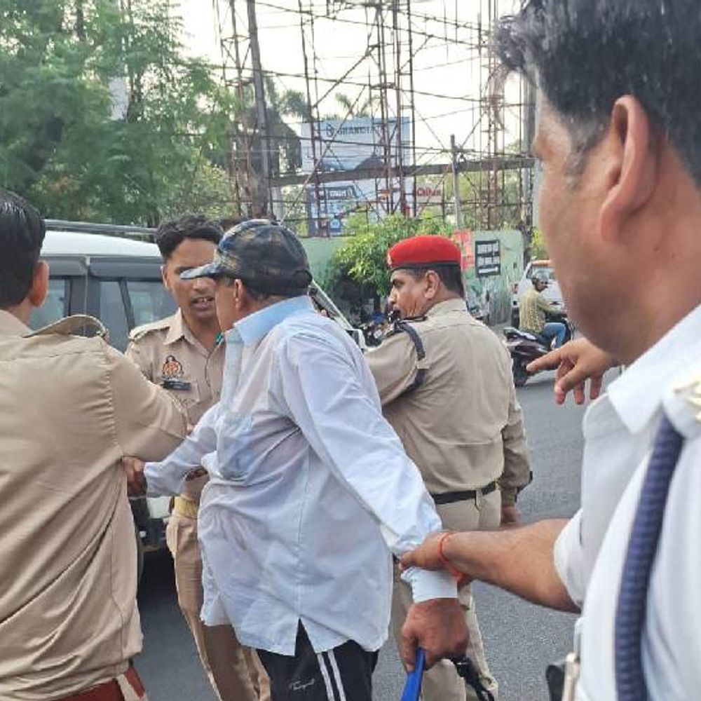 लखनऊ में सपा के पूर्व-महासचिव ने किया आत्मदाह का प्रयास:अखिलेश यादव को धमकी देने वाली करणी सेना पर कार्रवाई की मांग