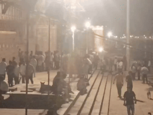 वाराणसी के गंगा महल घाट पर दो पक्षों में मारपीट:एक युवक का फटा सिर, पुलिस घाट पर चेक कर रही CCTV