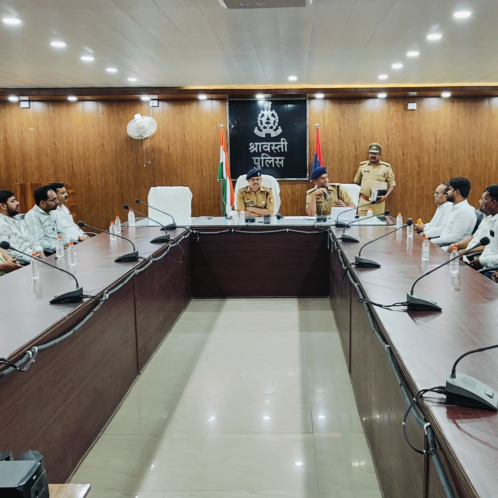 श्रावस्ती में पेट्रोल पंप स्वामियों को सुरक्षा के निर्देश:एसपी ने कहा- सीसीटीवी लगवाएं, संदिग्ध गतिविधि पर पुलिस को तुरंत करें सूचित