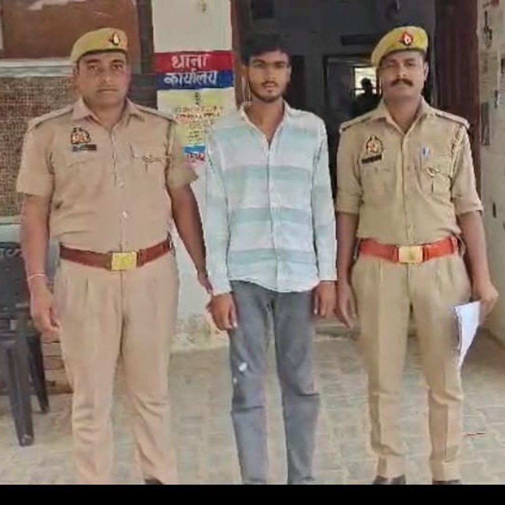 गैंगस्टर एक्ट का फरार आरोपी गिरफ्तार:कानपुर देहात के नवीपुर तिराहे से पकड़ा गया, कोर्ट ने भेजा जेल