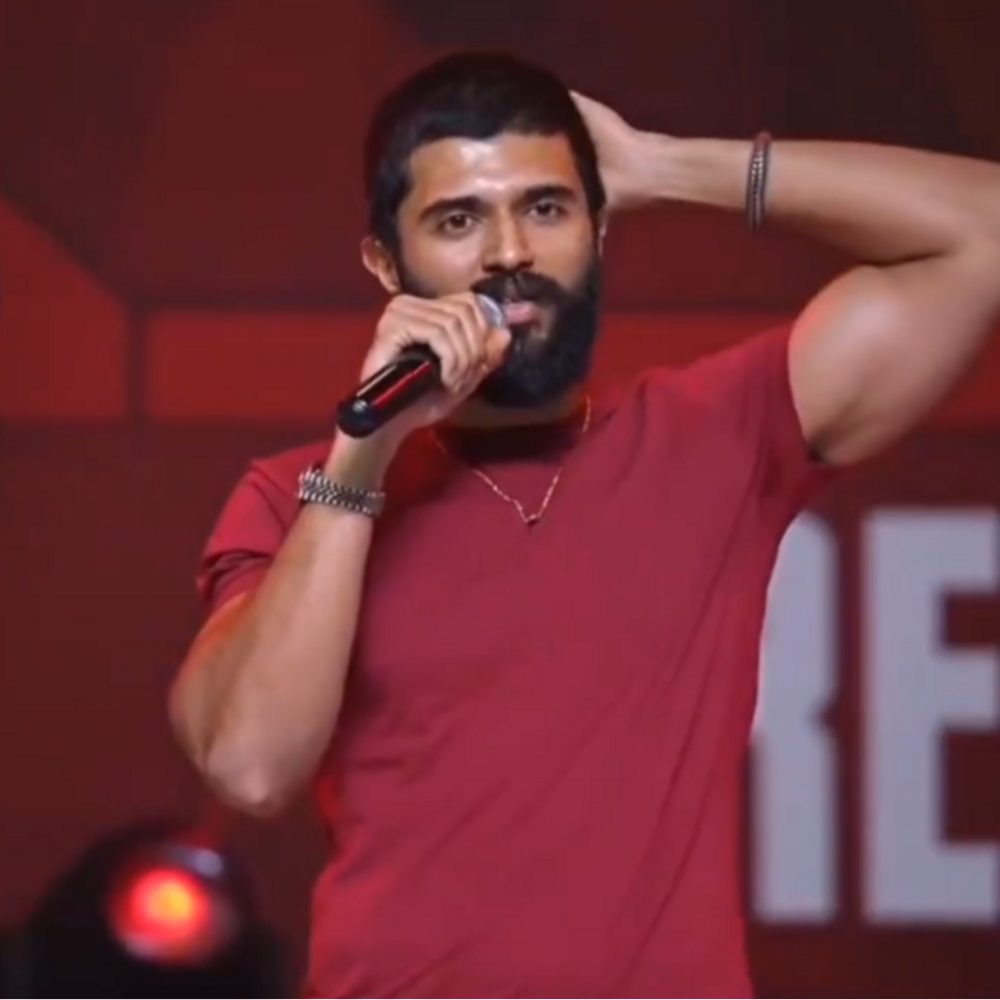 पहलगाम हमले पर बोलकर कानूनी पचड़े में फंसे विजय देवरकोंडा:आदिवासियों का अपमान करने के आरोप में शिकायत दर्ज, पाकिस्तानियों से तुलना करने पर माफी की मांग हुई