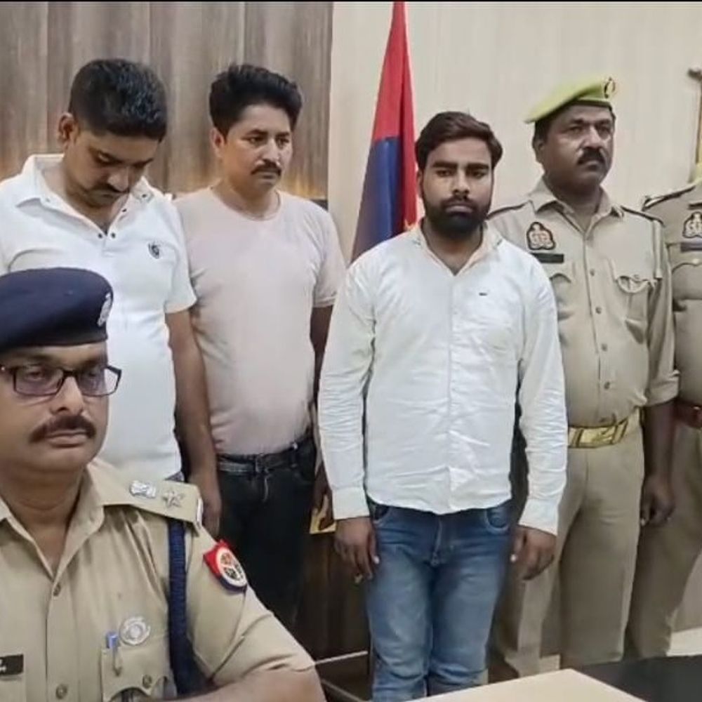 अलीगढ़-नोएडा-कासगंज में चोरी करने वाले 3 चोर गिरफ्तार:10 लाख के चांदी-सोने के जेवरात बरामद, गैस कटर से काटते थे ताला