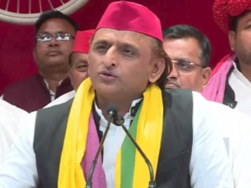 अखिलेश बोले–सरकार बनी तो आउटसोर्स भर्तियां बंद कर देंगे:जातीय जनगणना के बाद निजी संस्थानों में भी देंगे आरक्षण; धांधली कर सकती है सरकार