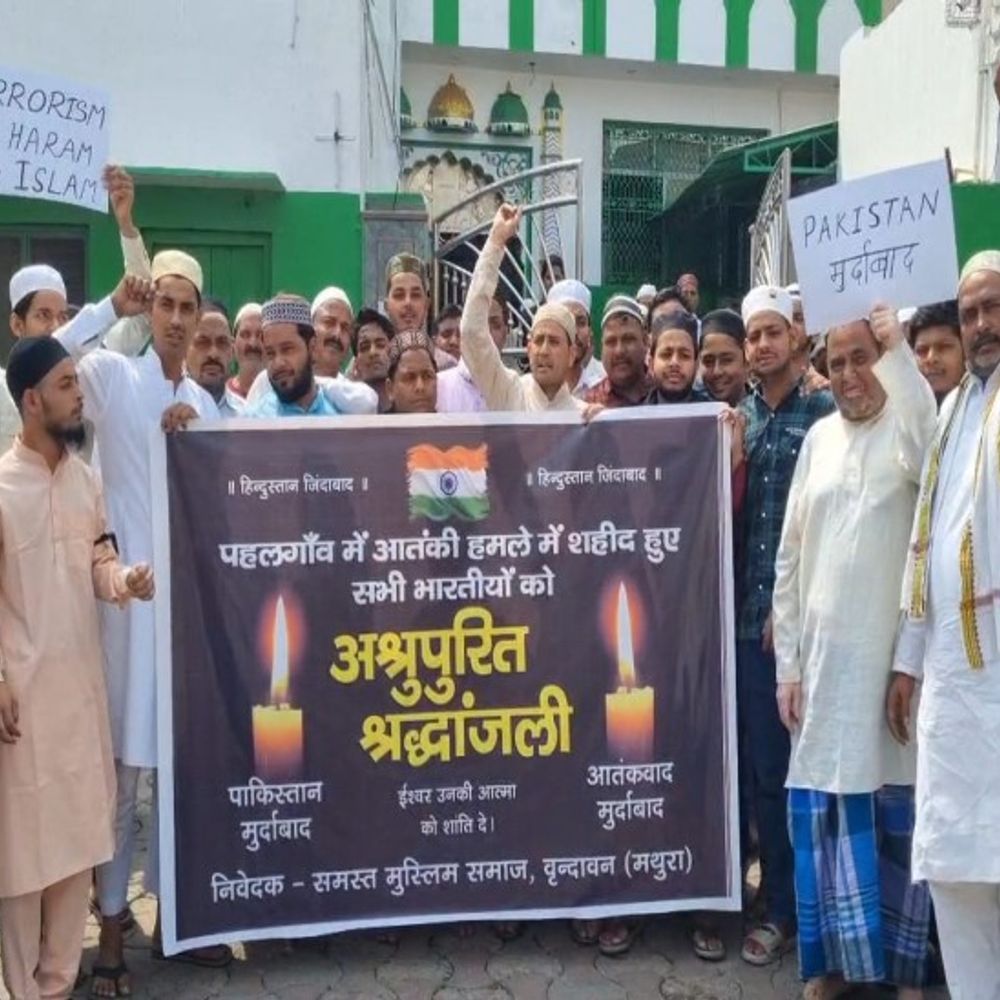 पहलगाम हमले के विरोध में मुस्लिमों ने किया प्रदर्शन:जुमे की नमाज में मृतकों की आत्मशांति के लिए की दुआ,केंद्र सरकार से कहा आतंकवादियों पर करें कड़ी कार्यवाही