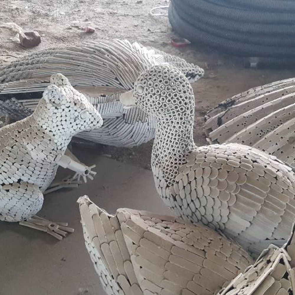 नोएडा में दो महीने में लीजिए जंगल ट्रेल का मजा:18.7 एकड़ में बन रहा पार्क, यहां कबाड़ से बनाए गए डायनासोर, गैंडा, मगरमच्छ, अजगर, बंदर