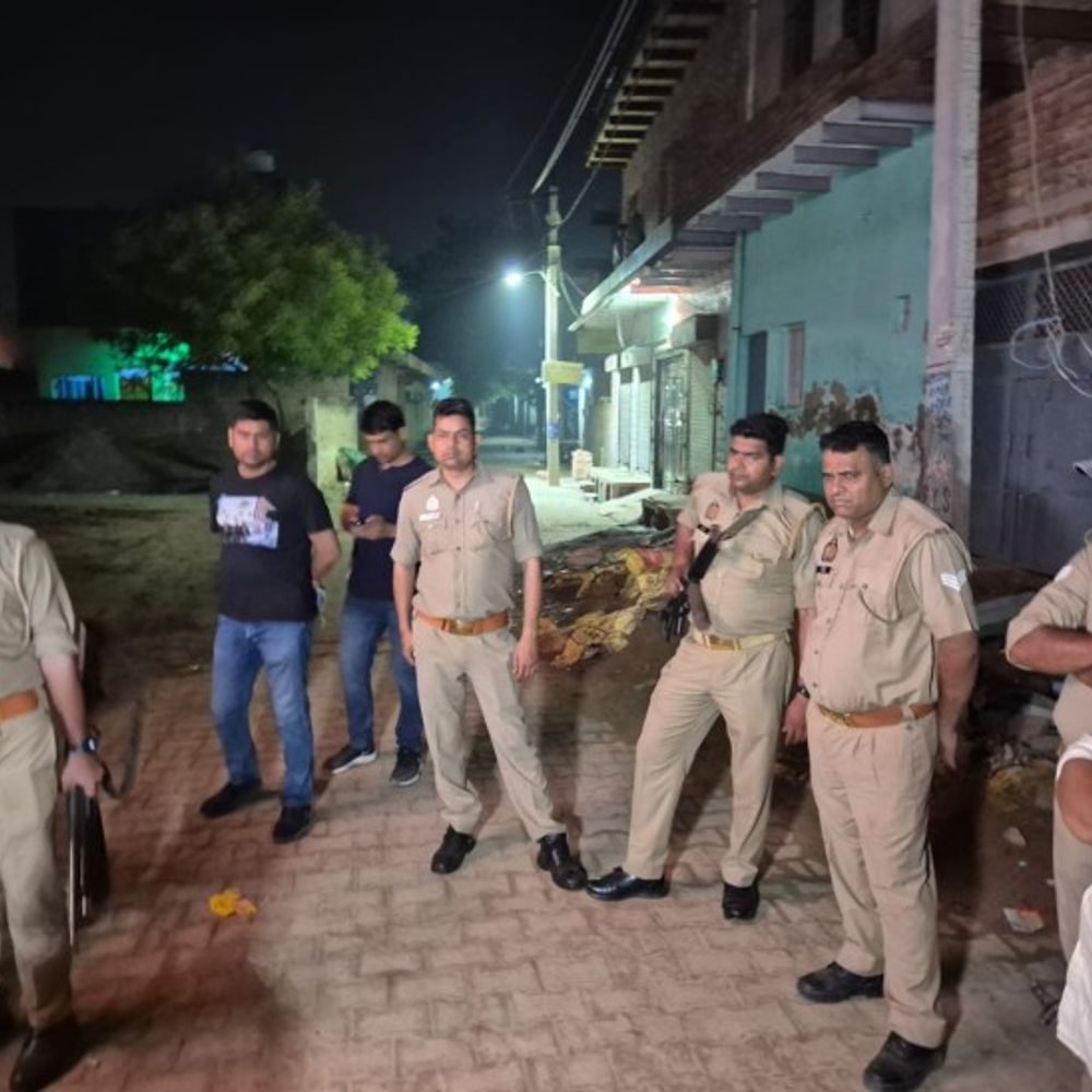 मथुरा में घर में घुसकर युवती पर हमला:घायल अवस्था में कराया अस्पताल में भर्ती,पुलिस जांच में जुटी