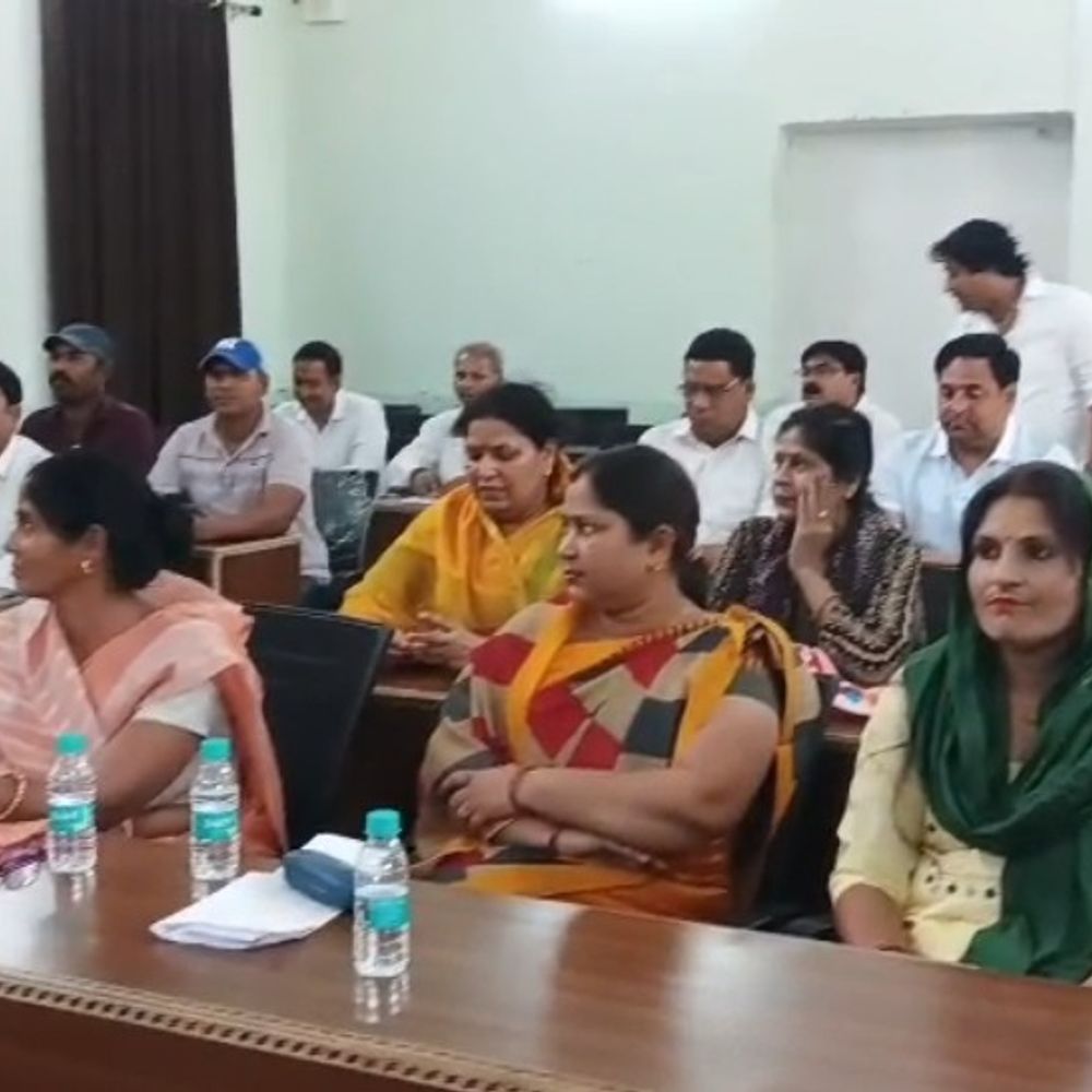 हापुड़ में शहर को मिलेगी जलभराव से मुक्ति:डीएम ने 63 प्रस्तावों को दी मंजूरी, भ्रष्टाचार हुआ तो नपेंगे जिम्मेदार