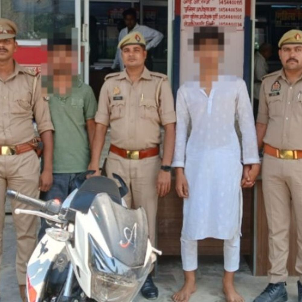 लूट की बाइक बेचने जा रहे दो आरोपी गिरफ्तार:प्रतापगढ़ में खुटाघाट पुल से चोरी की थी अपाचे