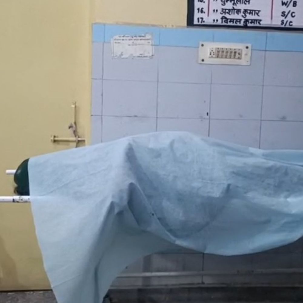 रॉन्ग साइड से आए वाहन ने बाइक को मारी टक्कर:मायके से लौट रही महिला की मौत, बेटे को मामूली चोटें