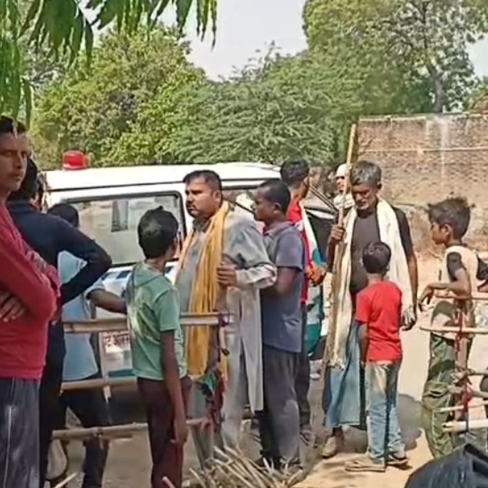 बांदा में युवती ने सुसाइड किया:घर में दुपट्टे से लटकता शव मिला, सुबह परिजनों ने देखा