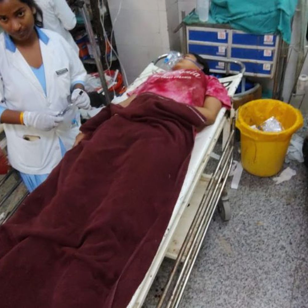 गोलीकांड में घायल दोनों लड़कियों का हुआ आपरेशन:मेडिकल काले के वार्ड में शिफ्ट की गईं; आरोपी की हालत भी स्थिर