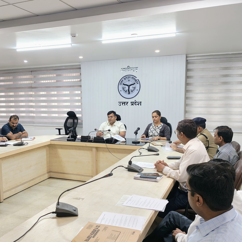 अलीगढ़ के 20 केंद्रों पर होगी नीट परीक्षा:बायोमैट्रिक हाजिरी के बाद ही मिलेगा प्रवेश, परीक्षा से एक घंटे पहले ही पहुंचे परीक्षार्थी