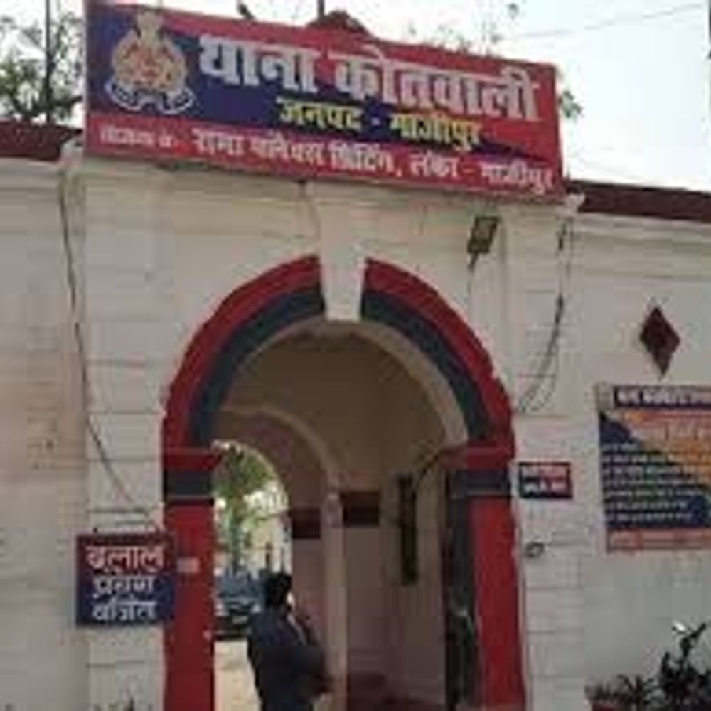 मर्चेंट नेवी कैप्टन पर पत्नी का आरोप:फोन पर दिया तीन तलाक, मेडिकल कॉलेज हड़पने का भी आरोप