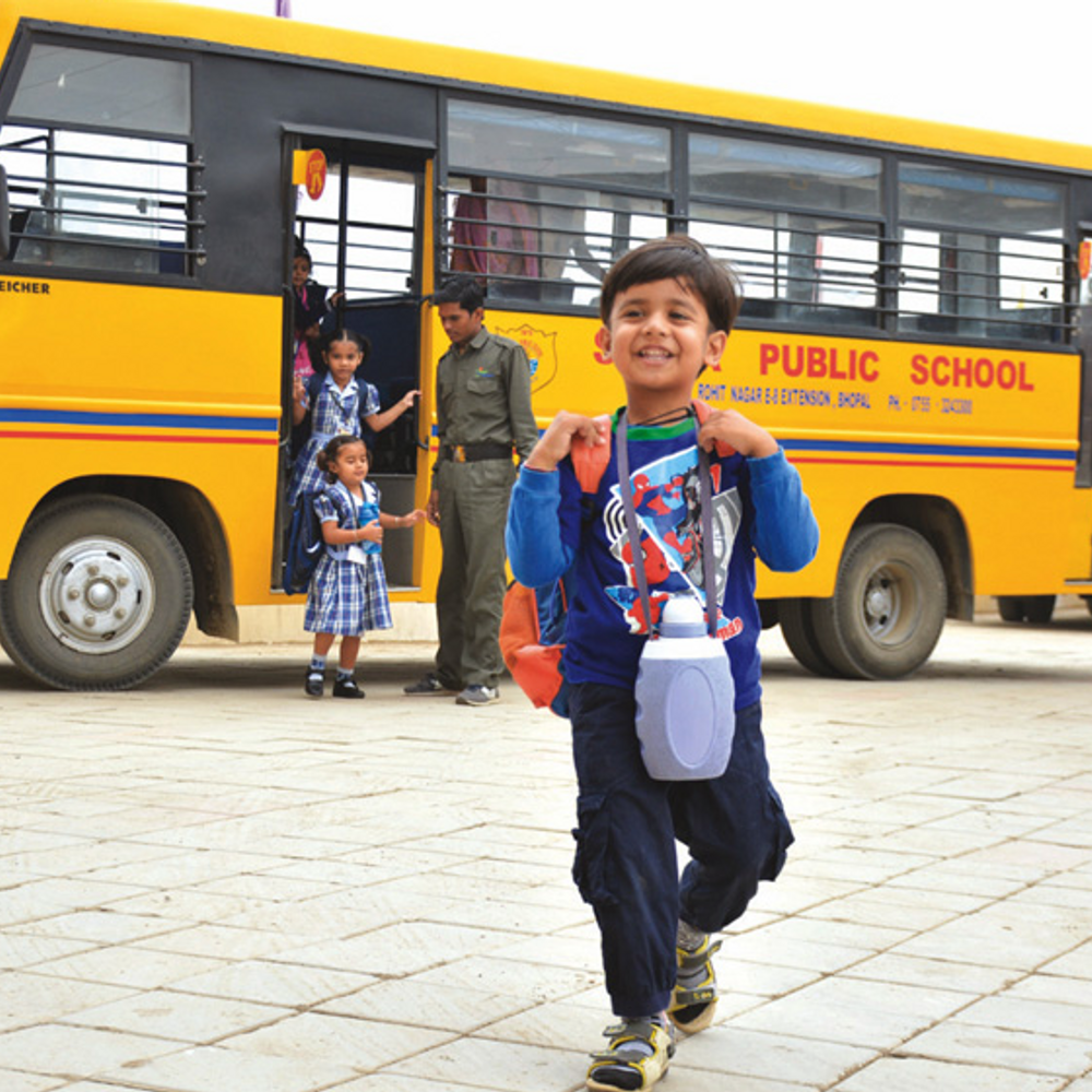 स्कूल वैन-बस की तेज रफ्तार पर सीधे मान्यता रद्द:40 किमी प्रति घंटे से अधिक की स्पीड पर होगी सख्त कार्रवाई