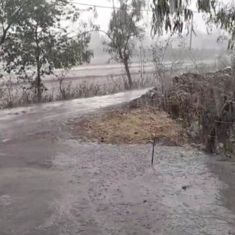 संभल में एक घंटे तक 20 गांवों में मूसलाधार बारिश:तापमान 25 डिग्री तक गिरा, 30 से 40 किमी की रफ्तार से चली हवाएं