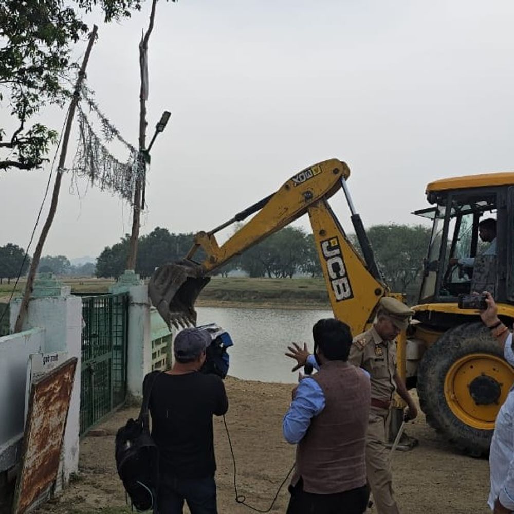 श्रावस्ती में अवैध मदरसों पर कार्रवाई:11 मदरसे सील, 3 मदरसे, 2 मजार और एक ईदगाह पर ध्वस्तीकरण