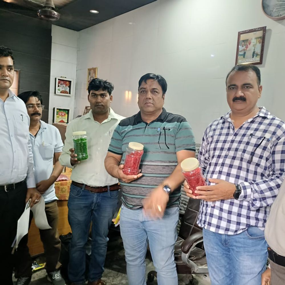 खाद्य विभाग ने डेयरी पर मारा छापा:50 किलो संदिग्ध पनीर को कराया नष्ट, घी और कैंडी का सैंपल लैब भेजे