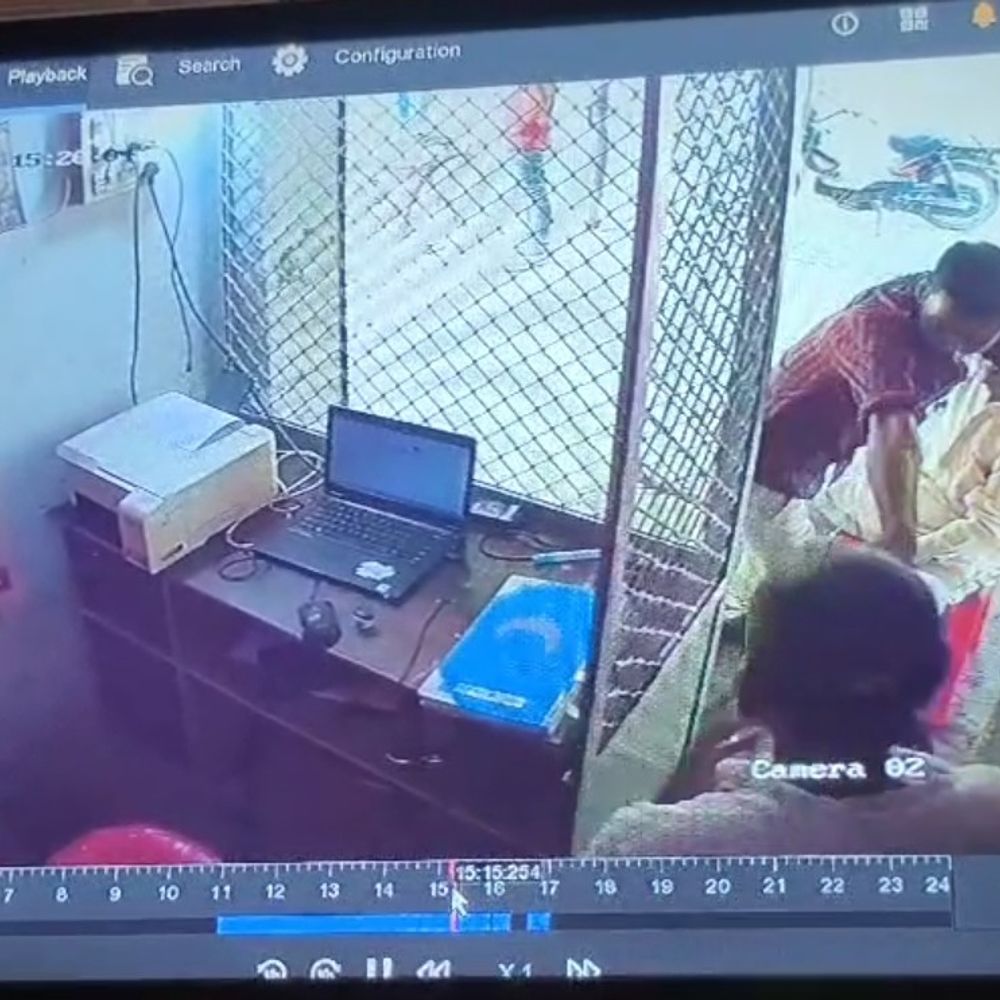 प्रतापगढ़ में टाइनी शाखा संचालक से मारपीट:नशे में धुत बदमाश ने की धमकी और मारपीट, 10 हजार रुपए छीनकर फरार होने आरोप