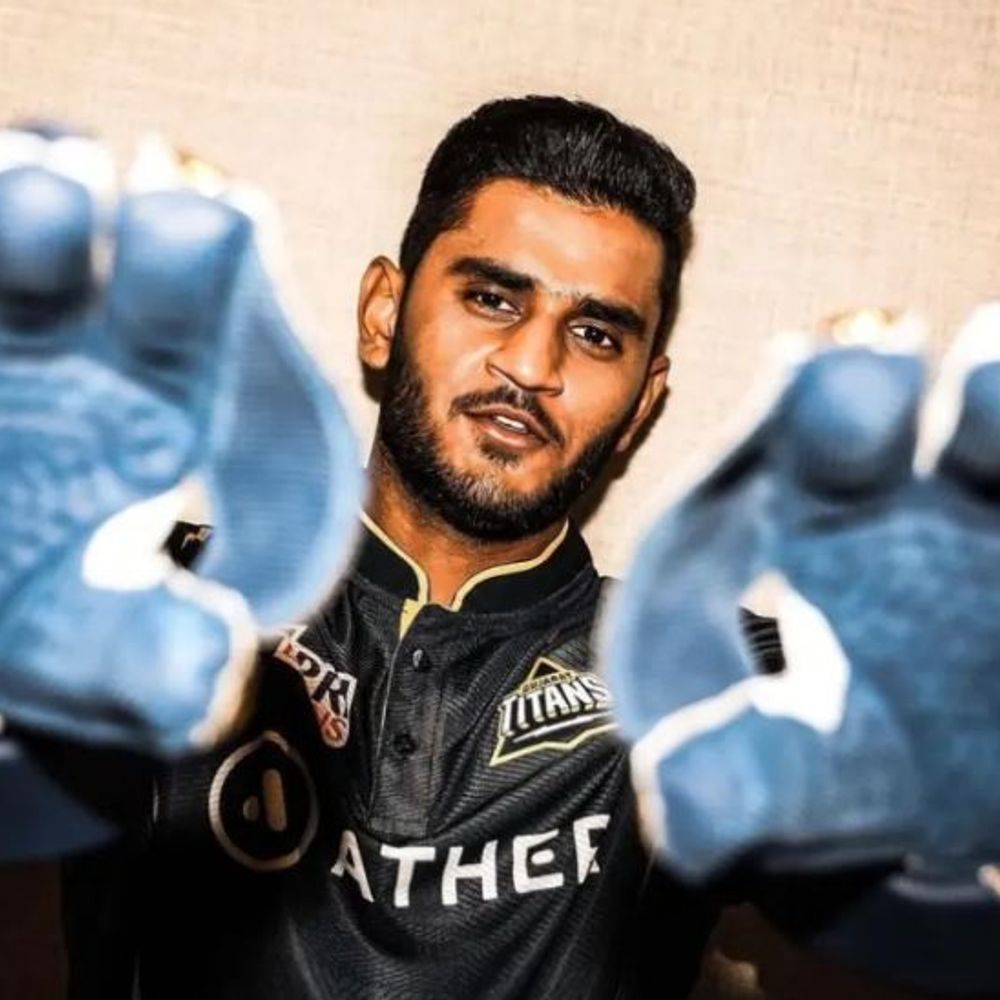 28 गेंद पर सेंचुरी लगा चुके उर्विल CSK में शामिल:इंजर्ड वंश बेदी की जगह लेंगे; SRH का हिस्सा बने हर्ष दुबे