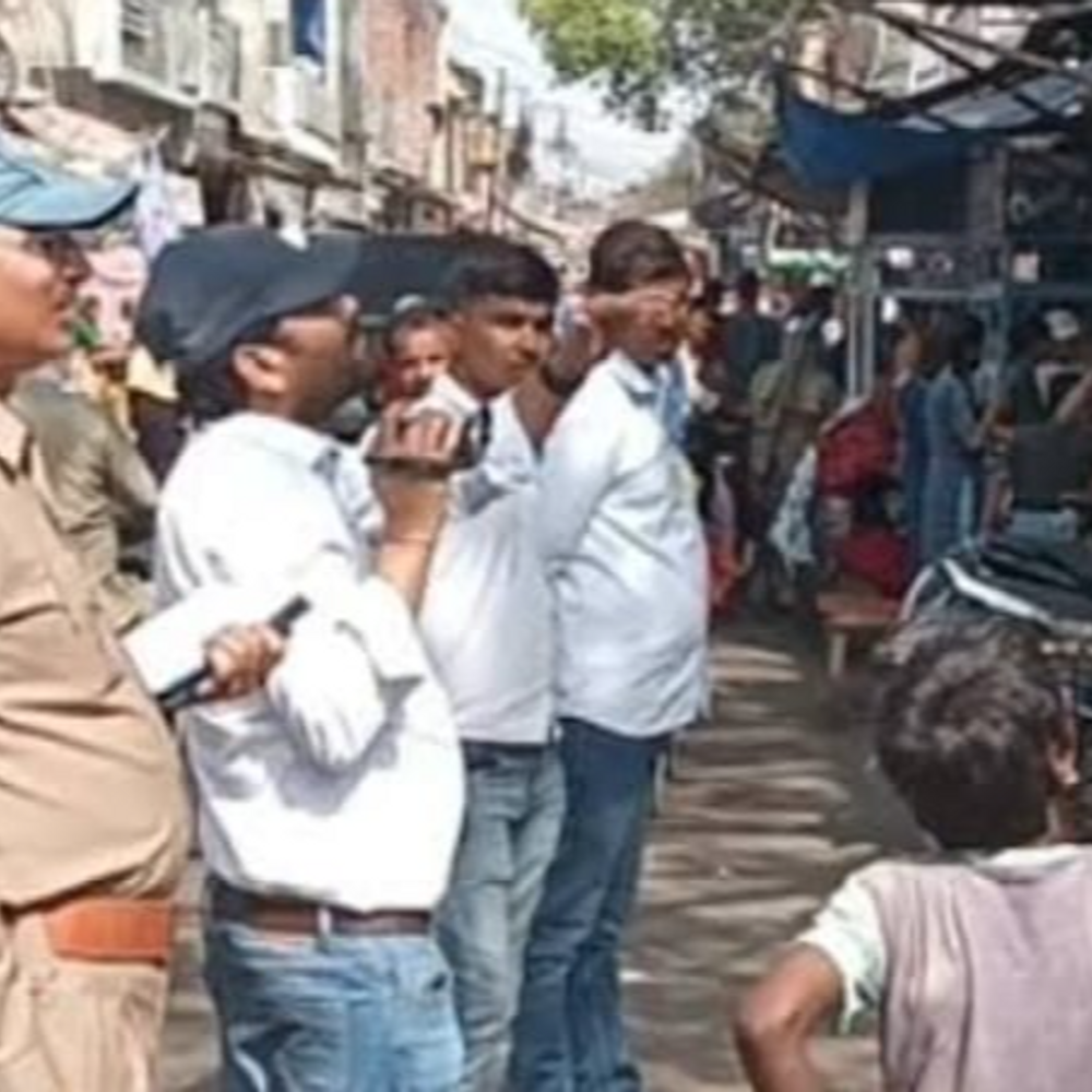 पेपर खराब हुआ तो LLB छात्र फंदे से झूल गया:प्रयागराज में लॉज के कमरे में लटका मिला शव, बहराइच का रहने वाला था