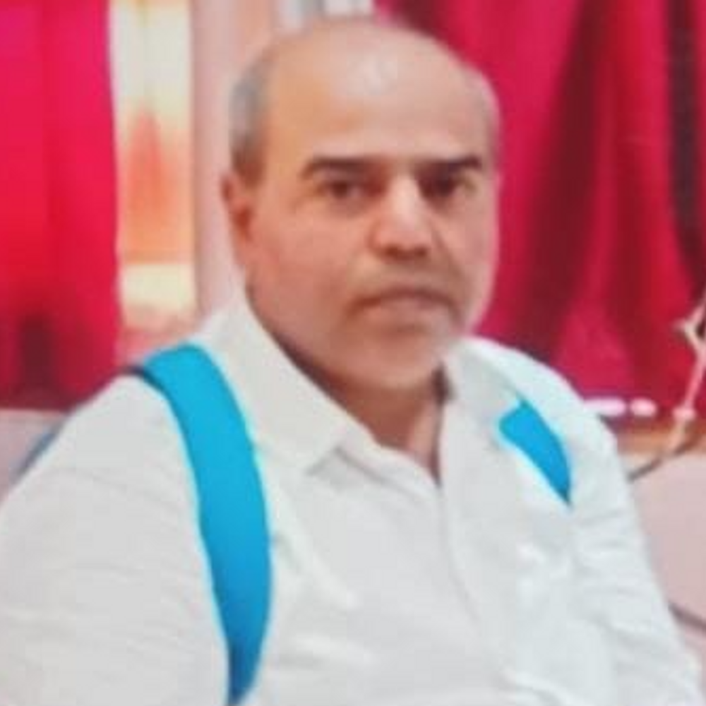 15 साल से DM का स्टेनो बना बैठा प्राइमरी शिक्षक:2010 से स्कूल नहीं गया..पगार बराबर मिलती रही; RTI से पोल खुली तो मेडिकल पर भागा