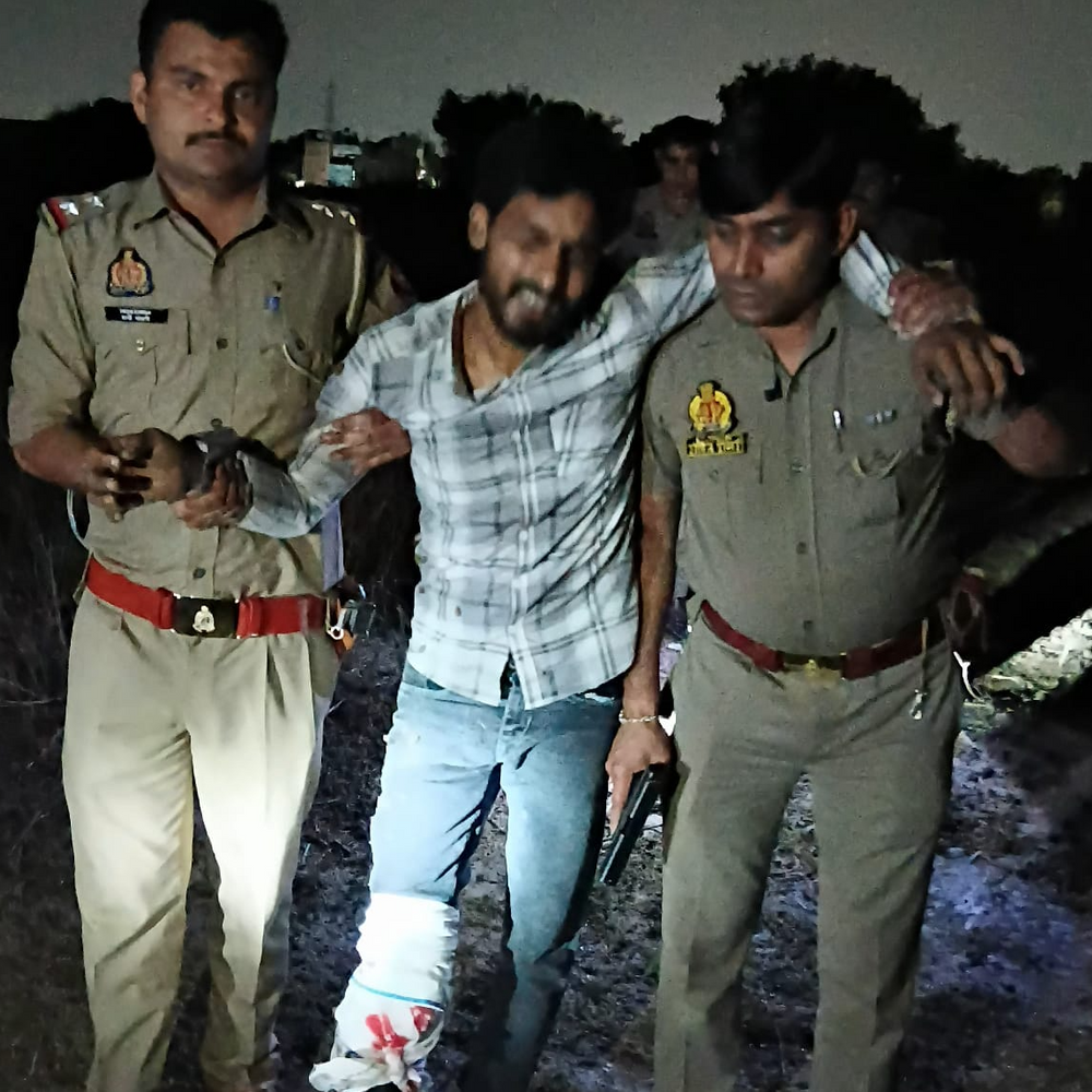 बरेली में मुठभेड़ के दौरान 2 चोर अरेस्ट:एक के पैर में लगी गोली, 6 बाइक और एक स्कूटी बरामद