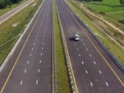 पूर्वांचल एक्सप्रेसवे के किनारे बनेंगे आठ ई वे हब:यूपी के एक्सप्रेसवे को वर्ल्ड क्लास सुविधाओं से लैस करने में जुटी योगी सरकार, आजमगढ़ सुल्तानपुर मऊ को मिलेगा लाभ