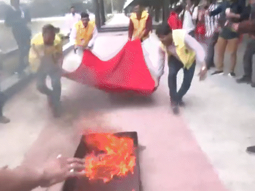 भारत ने पाकिस्तान के 9 आतंकी ठिकानों पर हमला किया:आज देश के 244 जगह मॉक ड्रिल होगी; हमले से बचने के तरीके सिखाए जाएंगे