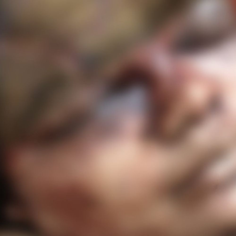 पति ने पत्नी और उसके प्रेमी को गड़ासे से काटा:प्रेमी की मौत, पत्नी की हालत गंभीर; लखनऊ रेफर; दोनों आपत्तिजनक हालत में मिले थे