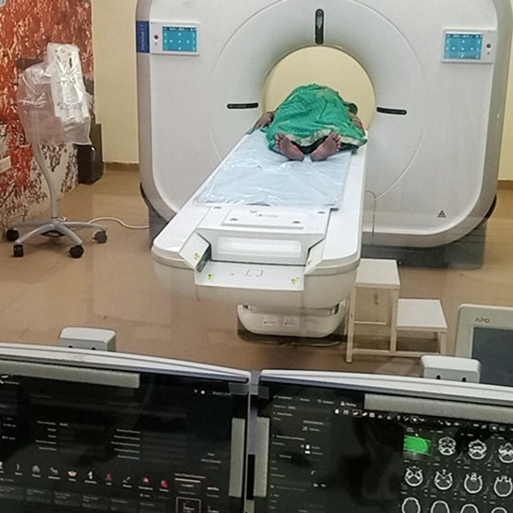 मिर्जापुर मंडलीय अस्पताल में सीटी स्कैन सेवा शुरू:128 स्लाइड की आधुनिक मशीन से 6 मरीजों की जांच, 3डी फोटो की सुविधा उपलब्ध