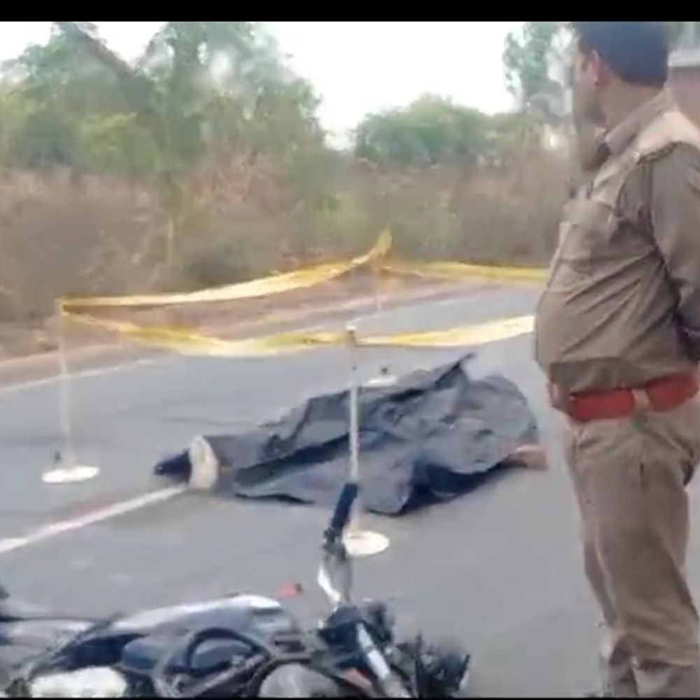 बांदा-बहराइच मार्ग पर सड़क हादसा:सियार से टकराने के बाद बड़े वाहन की चपेट में आई बाइक, चालक की मौके पर मौत