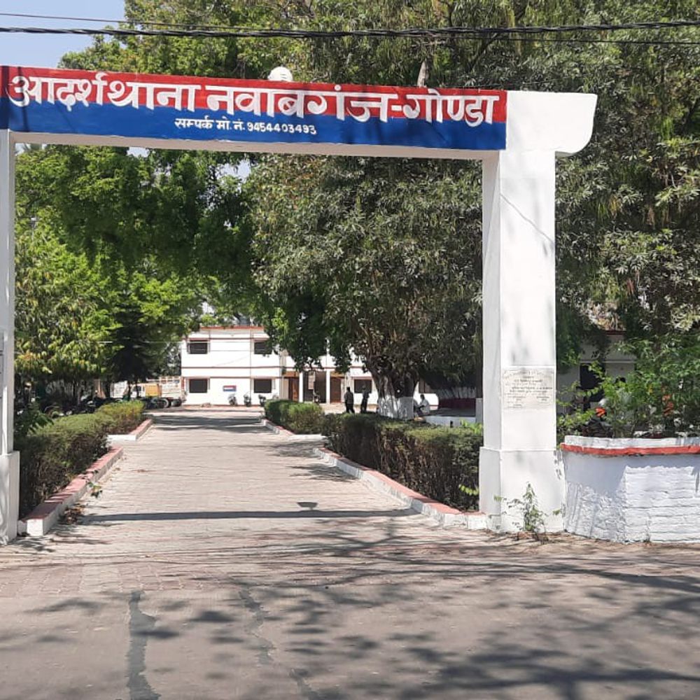 नवाबगंज-मनकापुर मार्ग पर सड़क हादसा:बुजुर्ग की वाहन की टक्कर से मौत, पहचान की कोशिश जारी