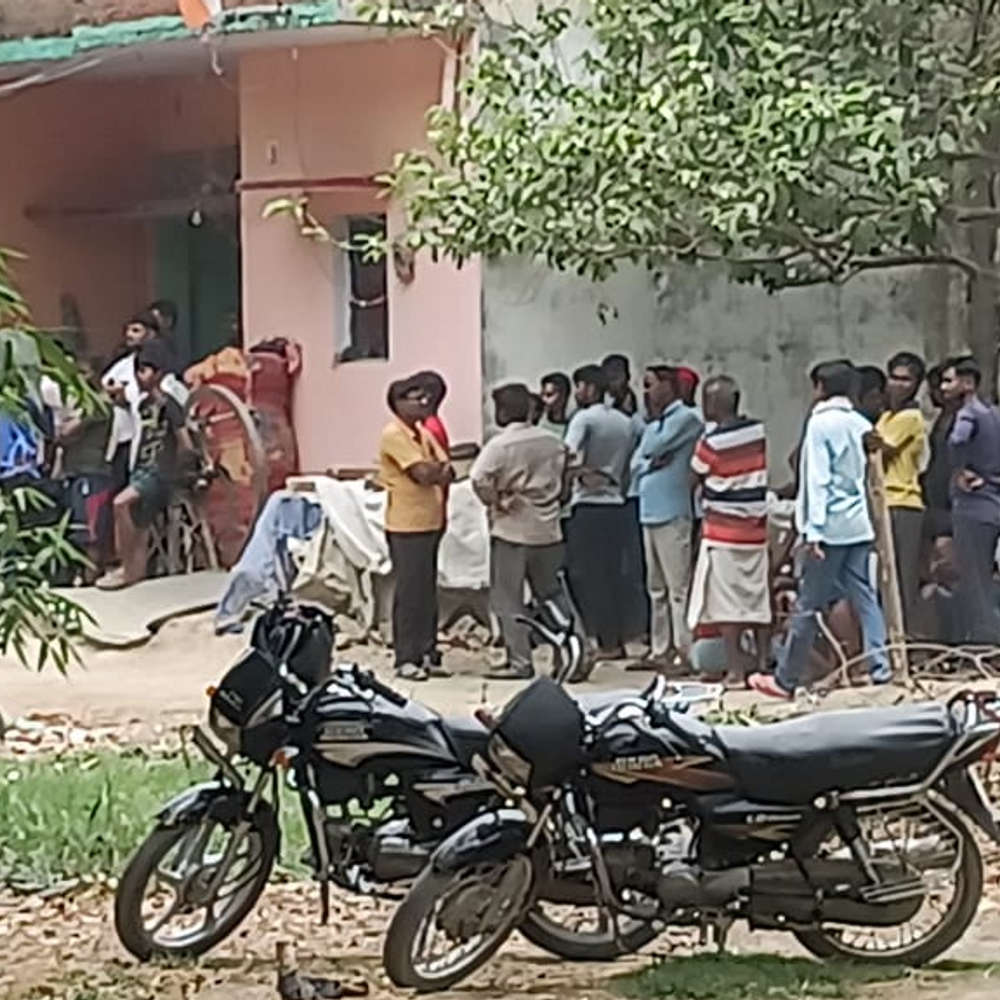 वाराणसी में कूलर करंट की आग में युवती जिंदा जली:कूलर का बटन दबाते ही लगी आग, कुछ महीने पहले हुई थी शादी